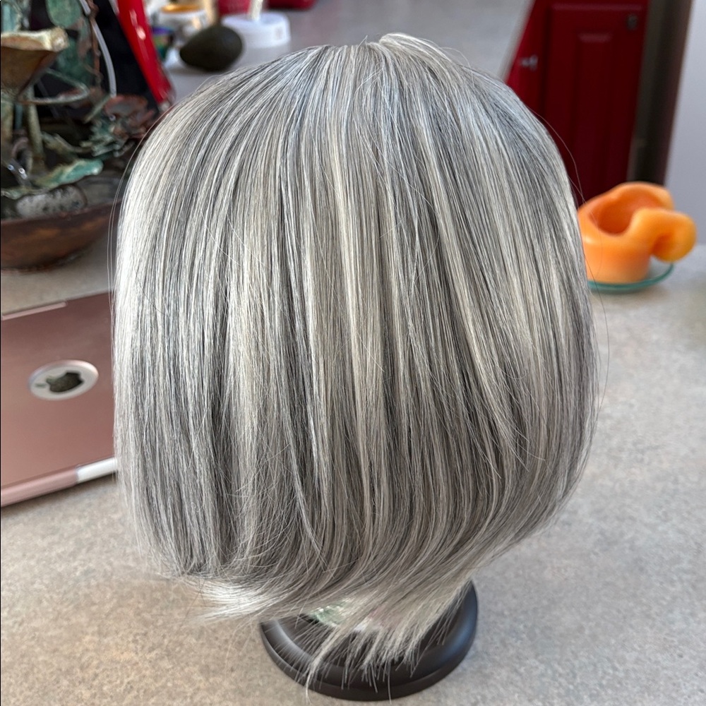 Silver Hair Bob Style Wig - Picture 5 of 5
